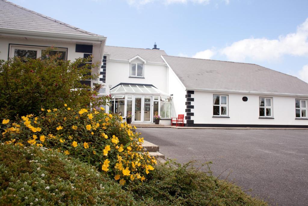 Grovemount House Hotell Ennistimon Exteriör bild
